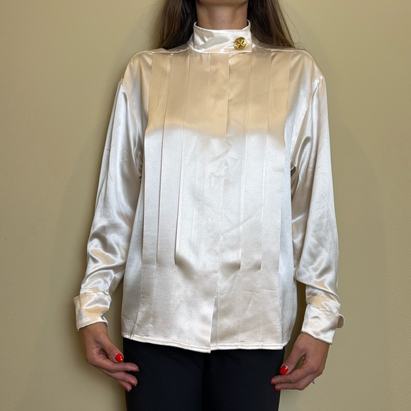 CHANEL BLOUSE WITH CLOVER BUTTONS M 38 EUR SILK SATIN BLOUSE SILK TOP - Picture 10 of 13